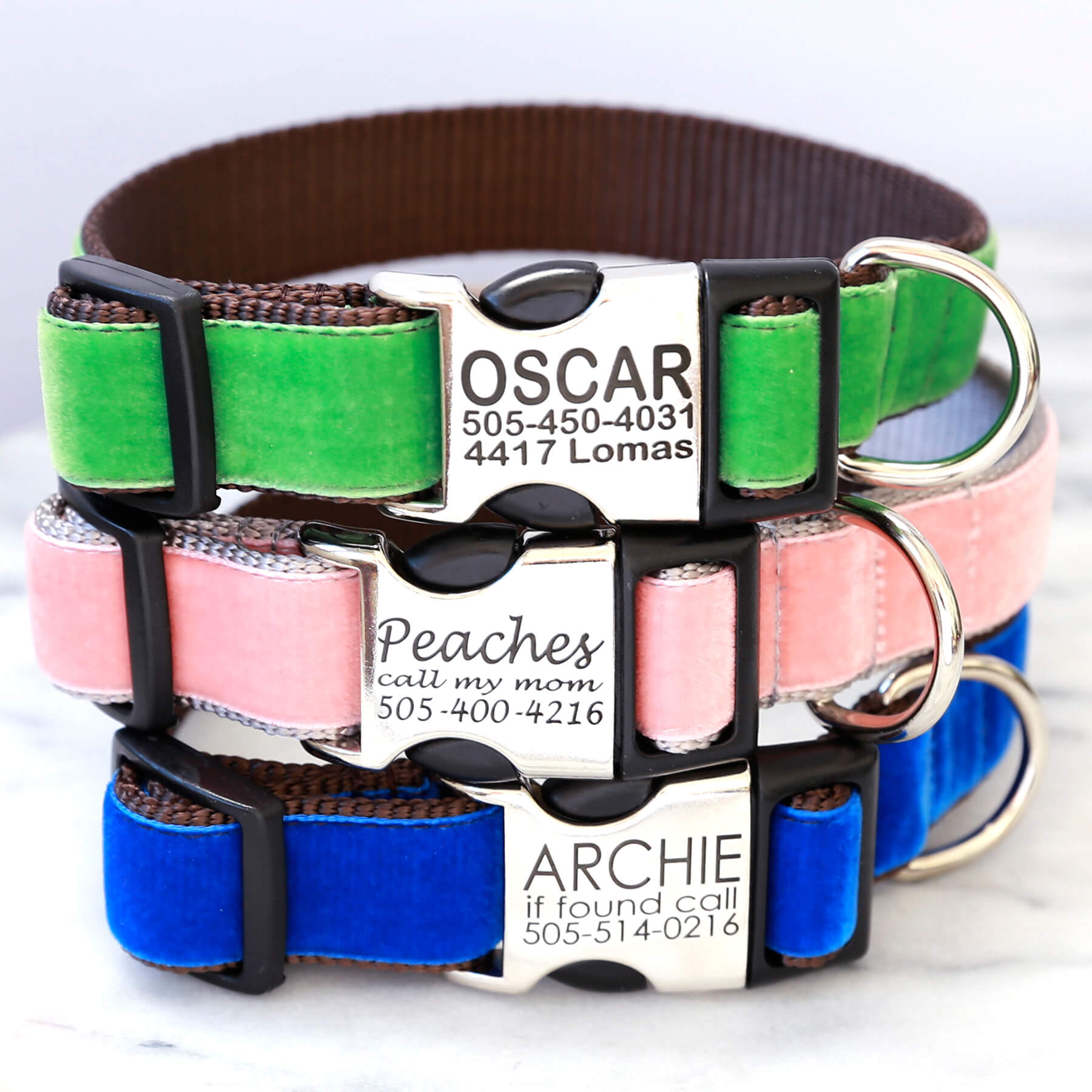 What buckle options are offered for the velvet engraved dog collar?